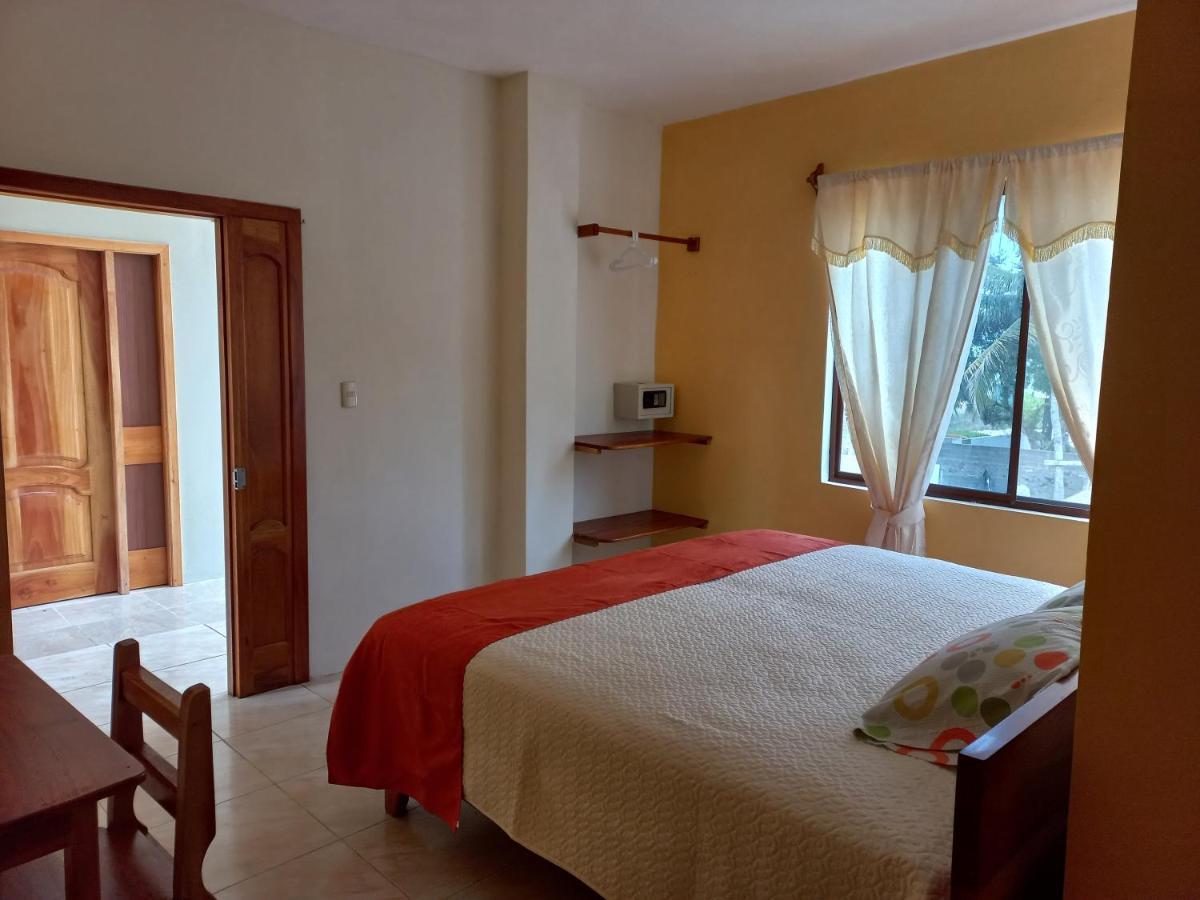 Hostal Janet Starlink Puerto Villamil Exterior photo