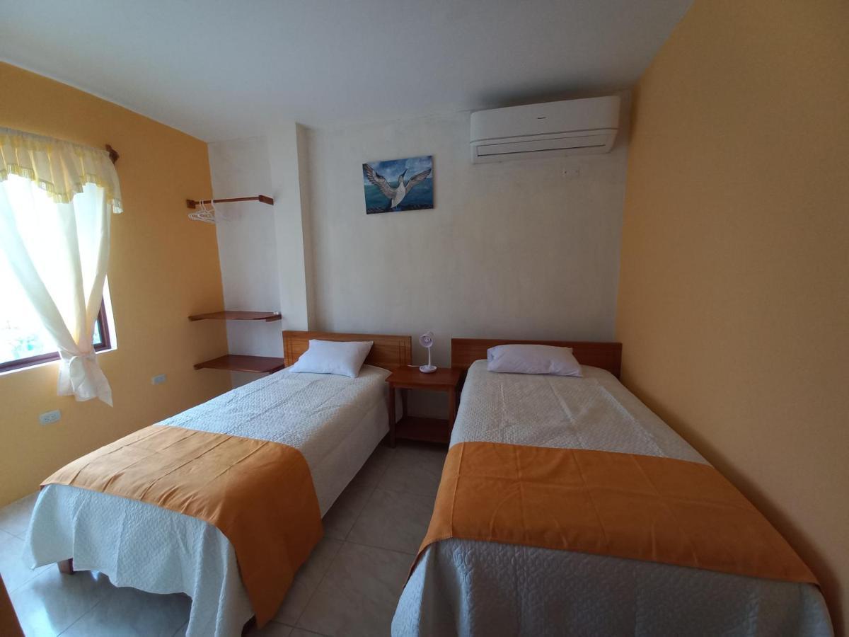 Hostal Janet Starlink Puerto Villamil Exterior photo